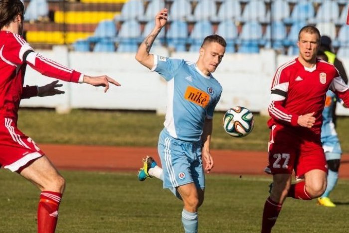 Ilustračný obrázok k článku Dukla hostila už istého slovenského šampióna: V zápase so Slovanom otvorili skóre Bystričania