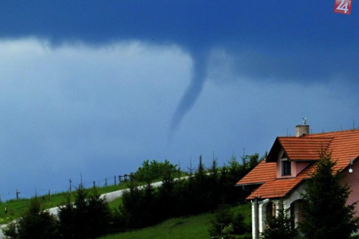 Ilustračný obrázok k článku Takto to vyzeralo počas záplav v našom okrese: Pri Kolinovciach vznikla tromba