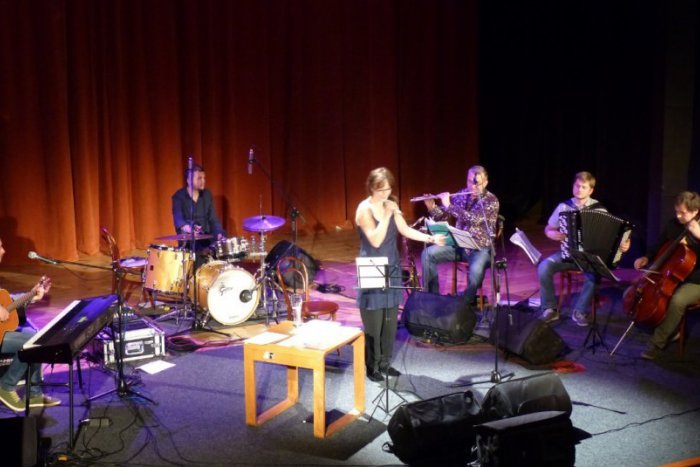 Ilustračný obrázok k článku Szidi Tobias & Band priniesli do Popradu skutočné umenie a vytvorili neopakovateľnú atmosféru