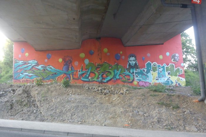 Ilustračný obrázok k článku Nové graffiti? Odfoďte mobilom a pošlite mestu. Samospráva prichádza s novou aplikáciou