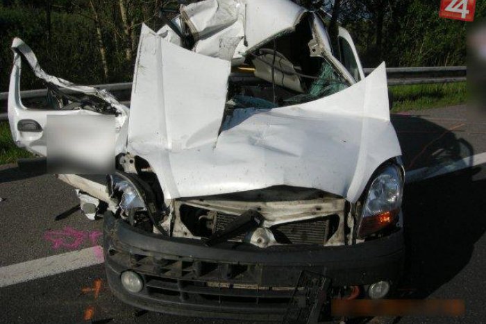 Ilustračný obrázok k článku Zbytočná smrť na diaľnici: Zrážka dvoch áut si vyžiadala smrť spolujazdca!