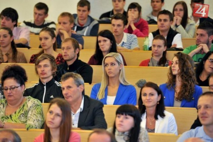 Ilustračný obrázok k článku Študenti, zarábate peniaze? Od tejto sumy budete musieť podať daňové priznanie