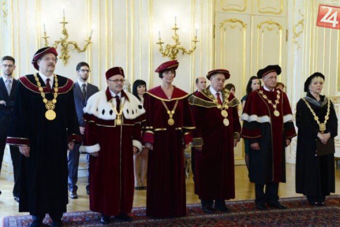 Ilustračný obrázok k článku Vysoké školy majú troch nových a troch staronových rektorov