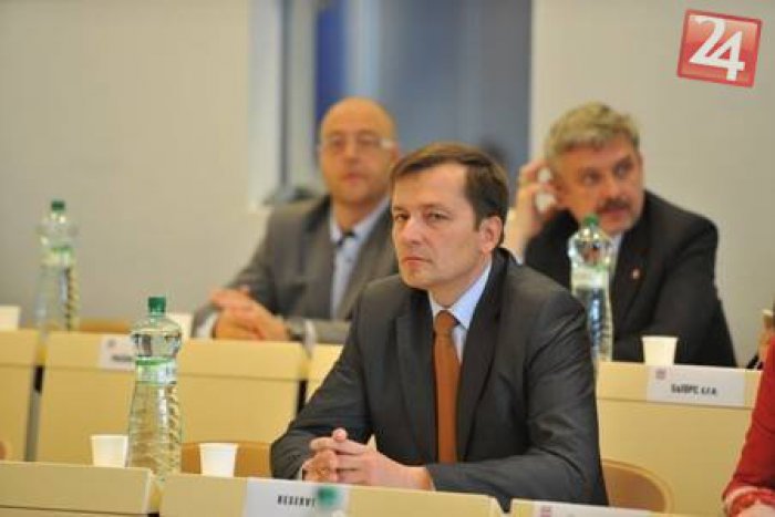 Ilustračný obrázok k článku Kauza hlavný kontrolór: O čo žiadajú poslanci hlavu mesta?