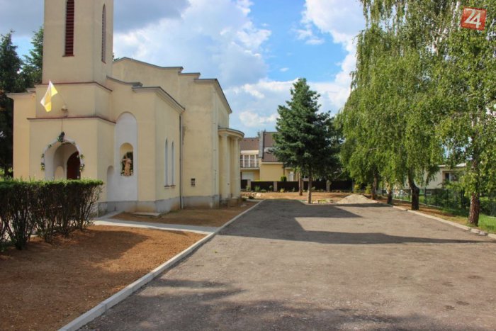 Ilustračný obrázok k článku Posvätenie po 150 rokoch: Kostol na Čermáni sa konečne dočkal