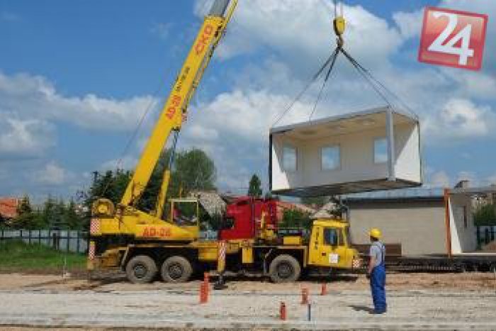 Ilustračný obrázok k článku V Hrabušiciach vyrastá nová stavba: Rómovia i nerómovia budú mať škôlku z kontajnerov!