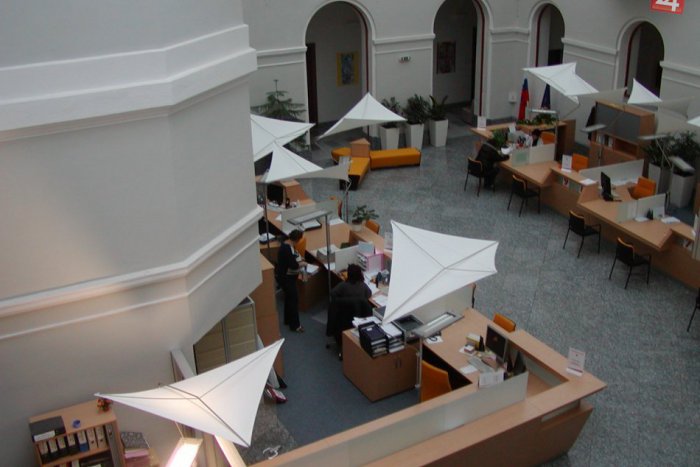 Ilustračný obrázok k článku Radnica má opakovaný problém: Chránené osobné údaje sa dajú v materiáloch prečítať