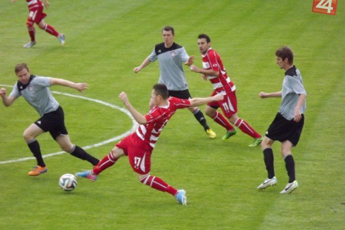 Ilustračný obrázok k článku Futbalisti Podbrezovej Mikulášanov nešetrili: Tatran do baráže o záchranu