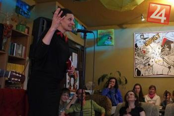 Ilustračný obrázok k článku V popradskej Groteske krstili knihu. Mirizmá Kirkov vydala svoju prvú zbierku