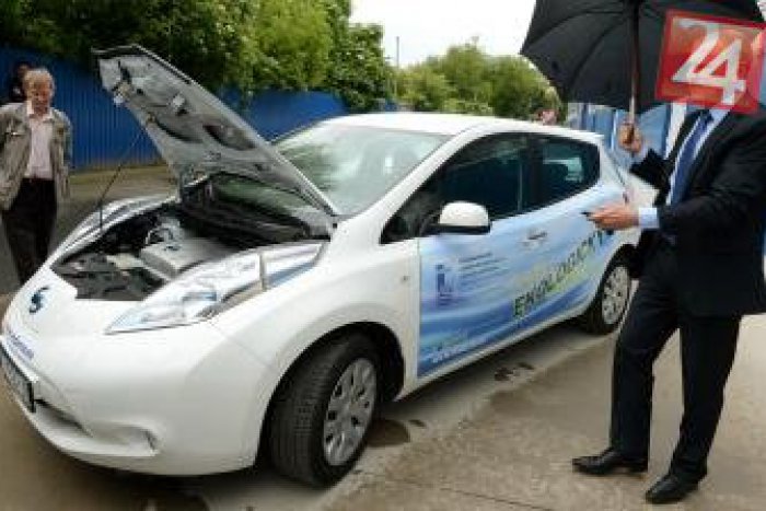 Ilustračný obrázok k článku Nový tátoš michalovských vodárov: Po meste sa budú preháňať na elektromobile