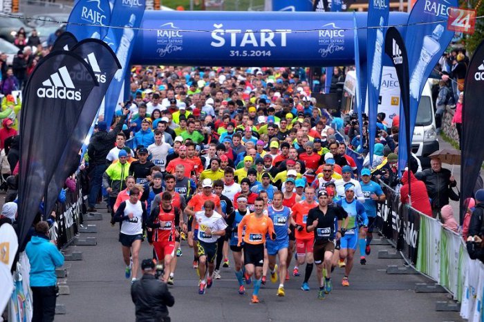 Ilustračný obrázok k článku Štrbské Pleso zaplavili bežci: Viac ako sedem stoviek športovcov i nešportovcov absolvovalo nočný beh