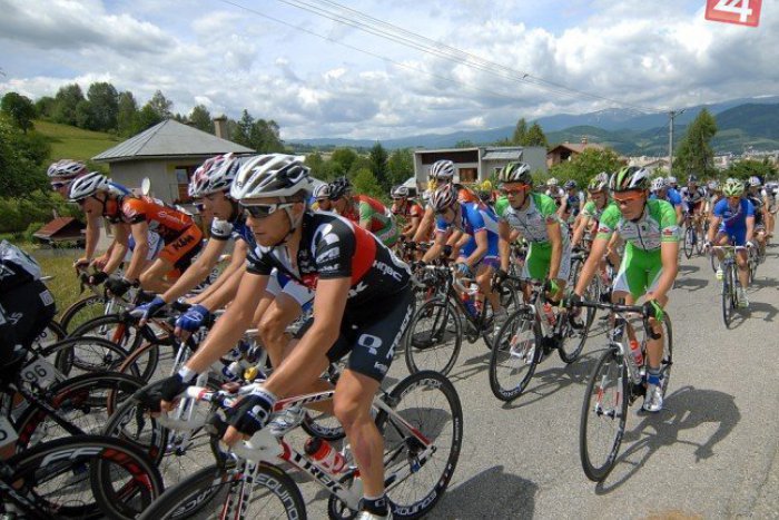 Ilustračný obrázok k článku Cez Bystricu prefrčí pelotón cyklistov: Na križovatkách pribudnú policajti, kde treba zvýšiť opatrnosť?