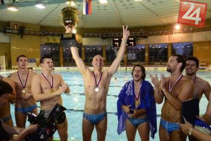 Ilustračný obrázok k článku Mestská plaváreň ožije: Pirane v boji o Štít mesta