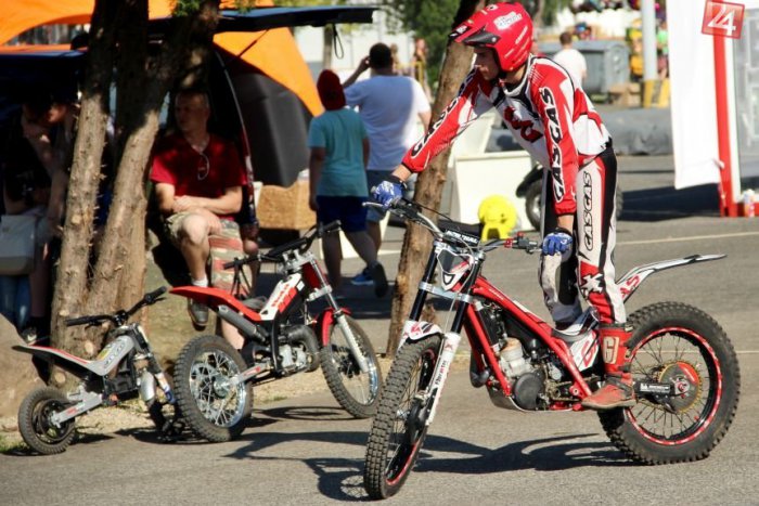 Ilustračný obrázok k článku Výstavisko ožilo adrenalínom: Nechýbajú rýchle motorky, upravené autá a pekné ženy