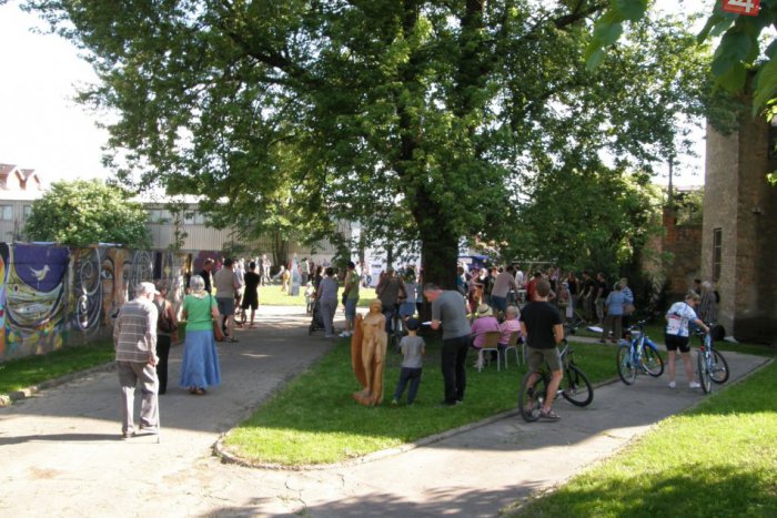 Ilustračný obrázok k článku Park na Školskej otvorený: Môžete si v ňom adoptovať lavičku