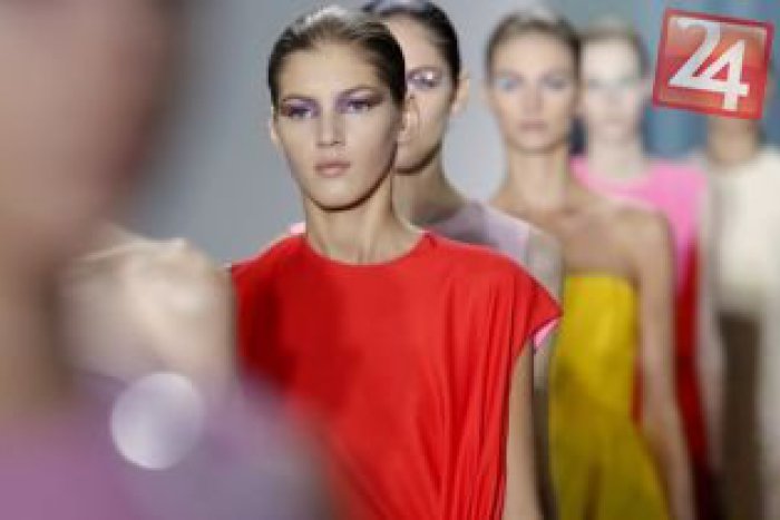 Ilustračný obrázok k článku Z fotobooku nebolo nakoniec nič: Kráskam z východu ostali len oči pre plač