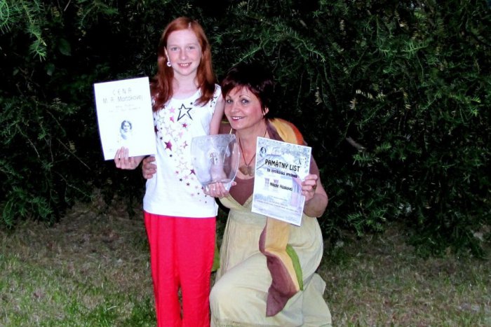 Ilustračný obrázok k článku Blahoželanie učiteľky svojej žiačke za prednes prózy Prašivá