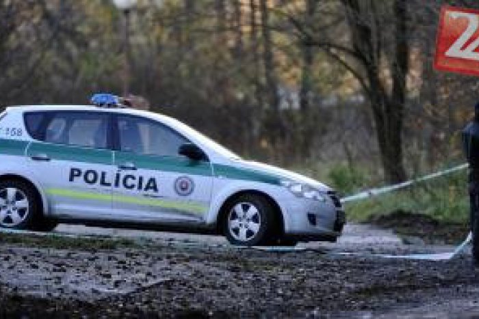 Ilustračný obrázok k článku Policajti mu zachránili život: Muž (58) sa chcel utopiť v Kamennom mlyne