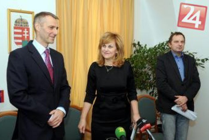 Ilustračný obrázok k článku Zaujímavé darčeky pre Richarda Rašiho? Čínsky primátor ho prekvapil vskutku unikátnou maľbou!