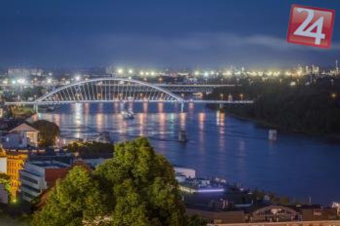 Ilustračný obrázok k článku Virtuálna prechádzka Bratislavou? Cez mobil či tablet navštívite hrad Devín aj most Apollo