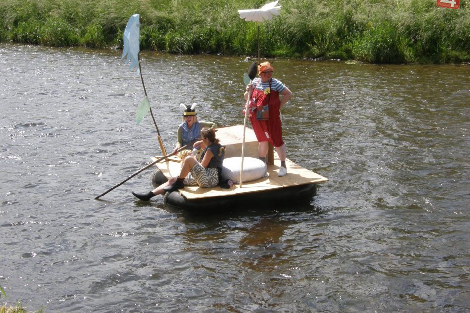 Ilustračný obrázok k článku Na Hrone bude poriadne veselo. Netradičné plavidlá čaká opäť splavovanie