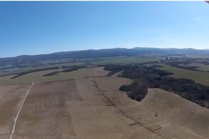 Ilustračný obrázok k článku Pri Nových Zámkoch núdzovo pristálo lietadlo: Stroju pár minút po štarte zlyhal motor!