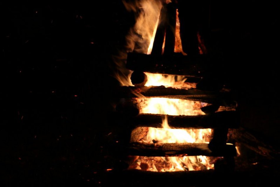 Ilustračný obrázok k článku Žilinská etnologička o zážitku, na ktorý nezabudne: Čarodejnica, vlasy v obrúsku i rituálny oheň...