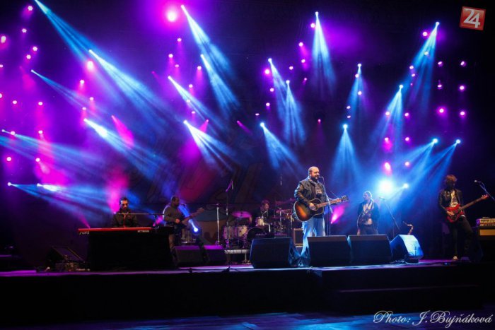 Ilustračný obrázok k článku Táslerovci Prešovčanom ukázali, po kom majú talent: Na pódiu sa predviedol ich otec!