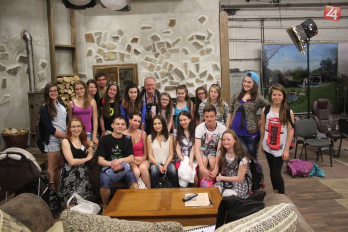 Ilustračný obrázok k článku Zážitok, na ktorý sa nezabúda: Belanskí divadelníci navštívili veľké televízne štúdiá