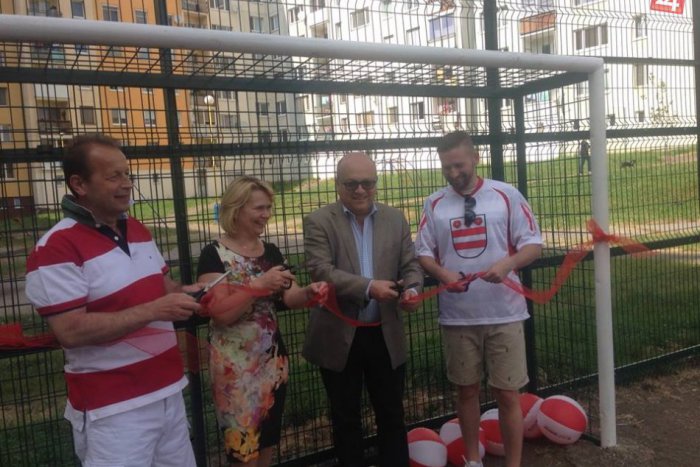 Ilustračný obrázok k článku Otvorili multifunkčné ihrisko: Z močariska na Sekčove je priestor na šport!