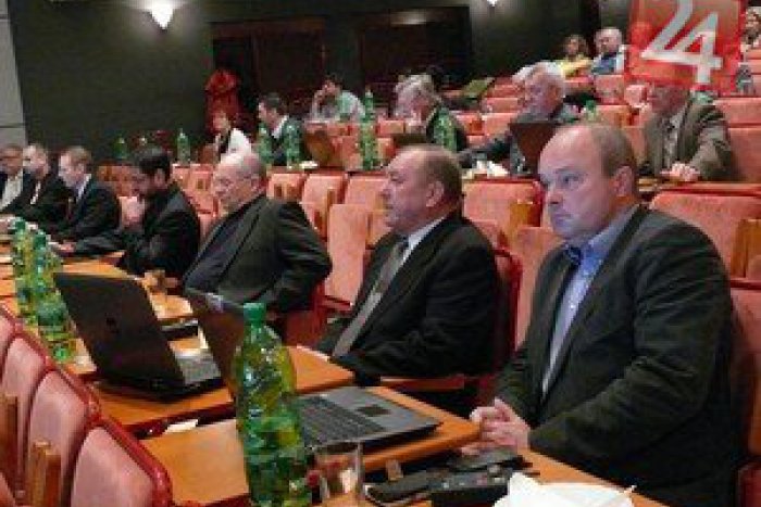 Ilustračný obrázok k článku Koľko zarábajú mestskí poslanci či primátorka? Pozreli sme sa na odmeny ľudí, ktorí riadia Prievidzu