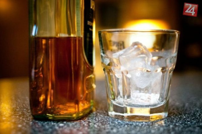 Ilustračný obrázok k článku Vašo (44) v krčme rozpútal peklo: Zaháňal sa sekerou i nožom, no neostalo len pri tom!