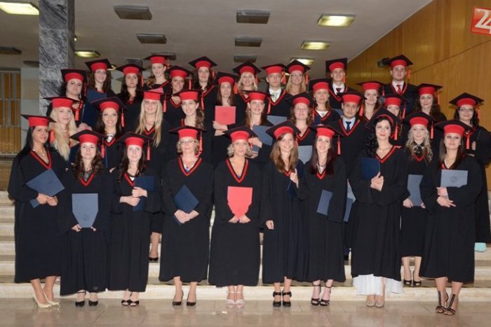 Ilustračný obrázok k článku Ale im to sekne: Študenti Lekárskej fakulty sa prvý raz v histórii predviedli v talároch FOTO