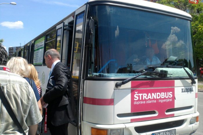 Ilustračný obrázok k článku Na kúpalisko Štrandbusom: Zviezť sa môžete aj toto leto ZDARMA