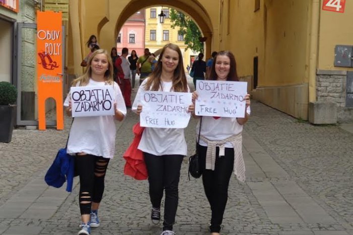 Ilustračný obrázok k článku Dojímavé momenty v Prešove: 5500 objatí a prekvapený primátor v reštaurácii