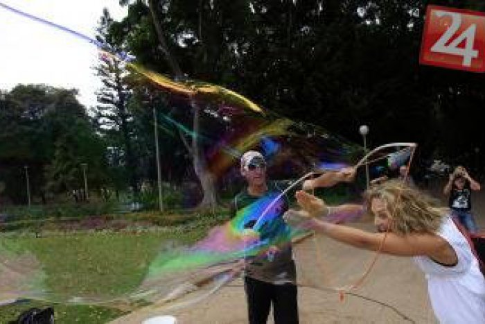 Ilustračný obrázok k článku Na UPJŠ predvedú, že akademický svet nie je nuda: Tenis s mydlovými bublinami!