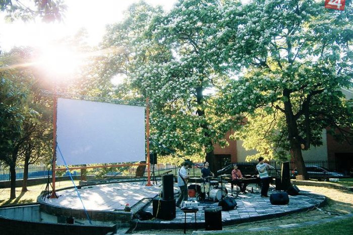 Ilustračný obrázok k článku Letné kino v Zechenterke sa parádne rozbehlo: POZRITE si kompletný program na júl