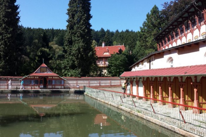 Ilustračný obrázok k článku Jurkovičove Riečne a slnečné kúpele v Luhačoviciach po roku opäť otvoria