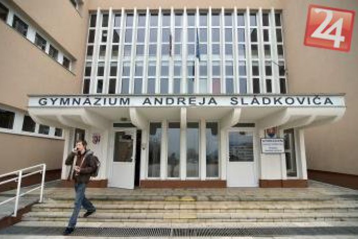 Ilustračný obrázok k článku Ani študenti z GAS si nekladú servítku pred ústa: Čo o sebe prezrádzajú na sociálnej sieti?