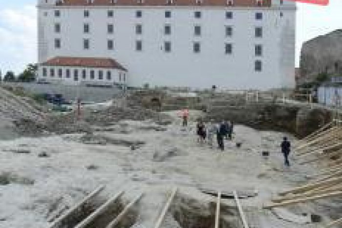 Ilustračný obrázok k článku Archeologický výskum na Bratislavskom hrade: Nálezy a nové fakty nemajú v strednej Európe paralely!