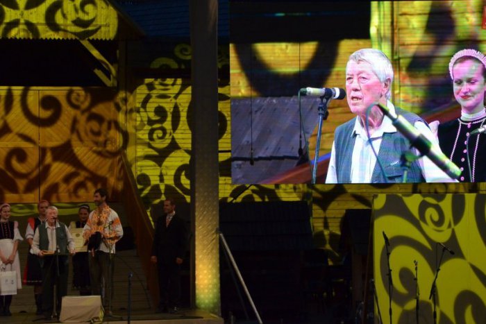 Ilustračný obrázok k článku Východná tlieskala Vojtovej cifre: Župan ocenil jej autora z Liptovských Sliačov