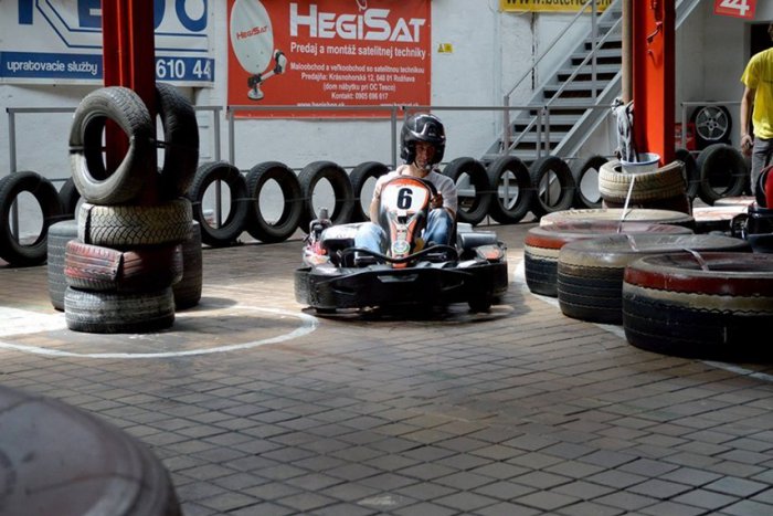 Ilustračný obrázok k článku Jazdili rýchle kolá a cítiť bolo spálené gumy: Pri Rožňave sa nimi kochali nadšenci počas špeciálneho dňa!