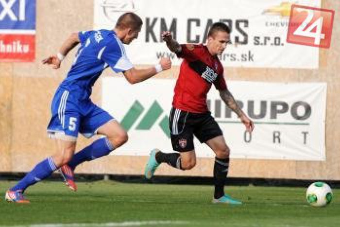 Ilustračný obrázok k článku Futbalovú Duklu opúšťa ďalší hrač: Mladý bystrický obranca smeruje za hranice