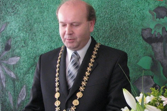 Ilustračný obrázok k článku Ján Šufliarský kandiduje opäť za primátora: Boj s nezamestnanosťou medzi hlavnými cieľmi!