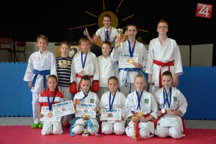 Ilustračný obrázok k článku Bilancia medailobrania karatistov pred prázdninami: Za prvú polovicu sezóny získali takmer sto medailí!