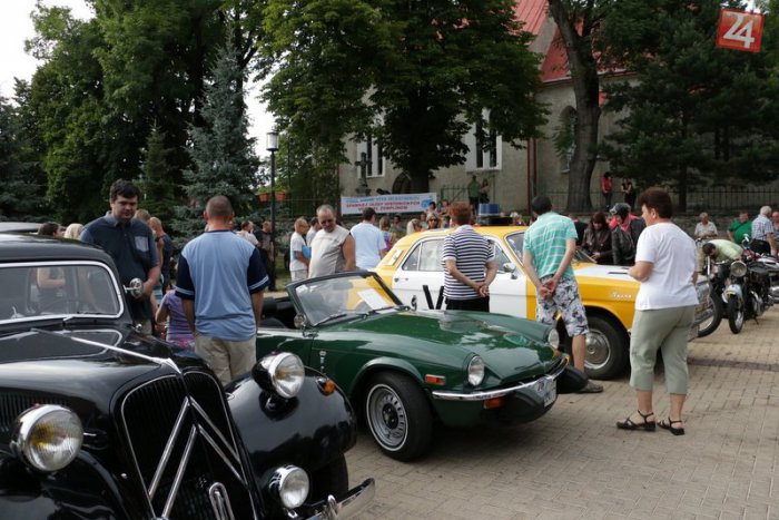 Ilustračný obrázok k článku Historické vozidlá aj superšporty 21. storočia: Milovníci áut si neďaleko Žiliny prídu na svoje