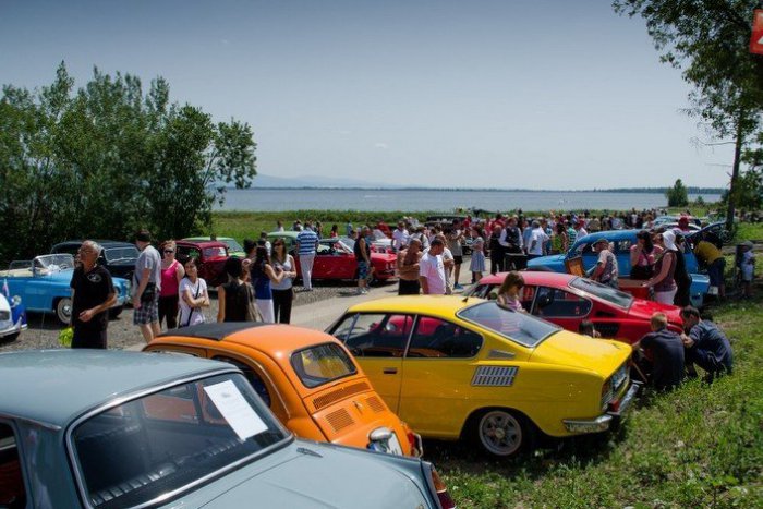 Ilustračný obrázok k článku FOTOREPORTÁŽ: Cestami Zemplína sa preháňali nablýskané veterány