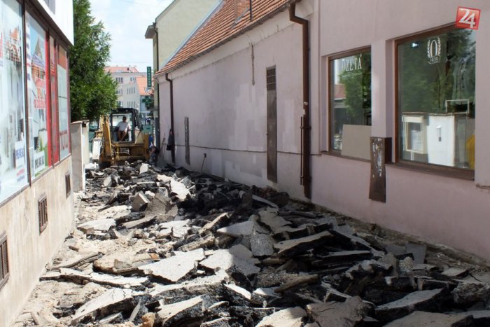 Ilustračný obrázok k článku Po úprave Hlavnej ulice rozkopali Trhovú: Uličku čaká nová dlažba