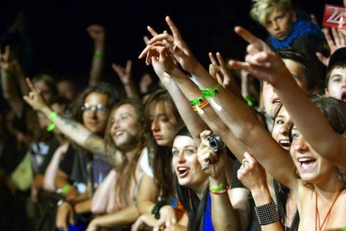 Ilustračný obrázok k článku Festival Rock pod kameňom zverejnil kompletný program: Sninské rybníky privítajú legendy!