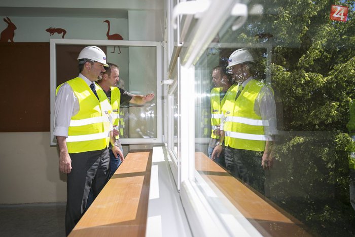 Ilustračný obrázok k článku Nové okná, parapety, či žalúzie... Na prebiehajúcu rekonštrukciu bystrických škôl si posvietil aj Gogola